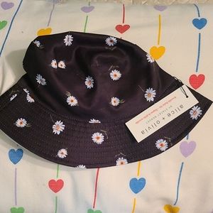 New Reversable Bucket Hat